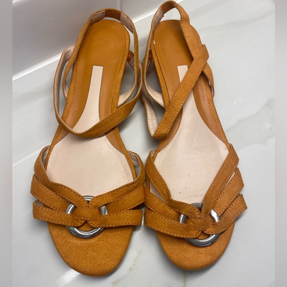 H&M Tan Sandals with Twisted Straps and Ankle Support NEW without tag